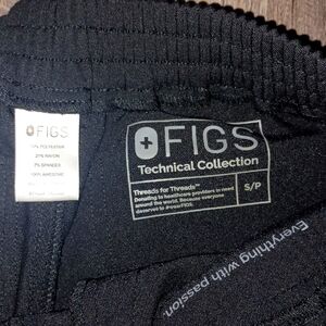 Size small women's Figs scrub pants